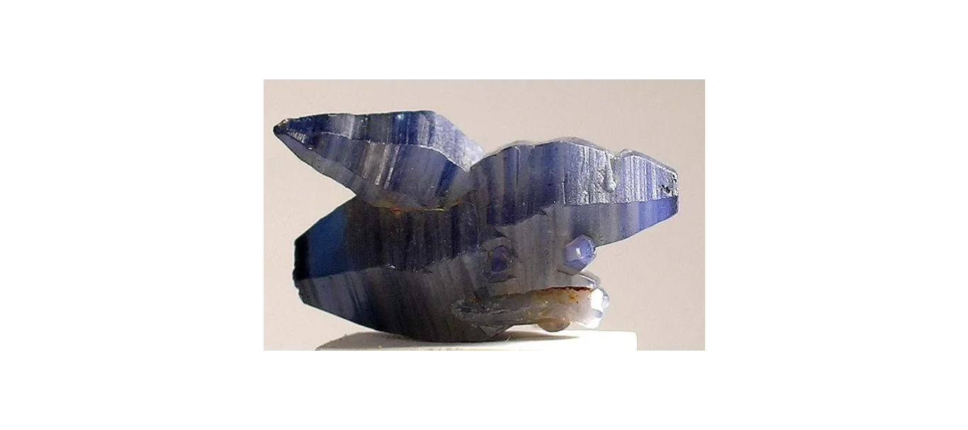 Renk Değiştiren Taşlar Safir Taşı