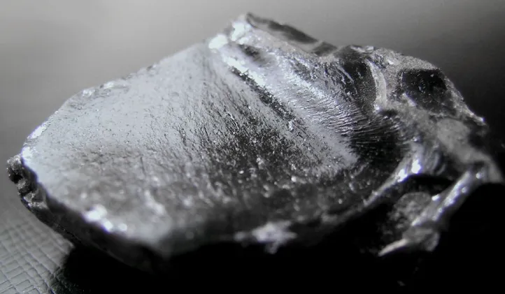Obsidyen Taşı