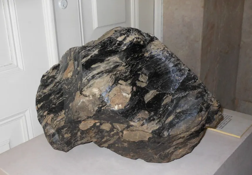 Obsidyen Taşı