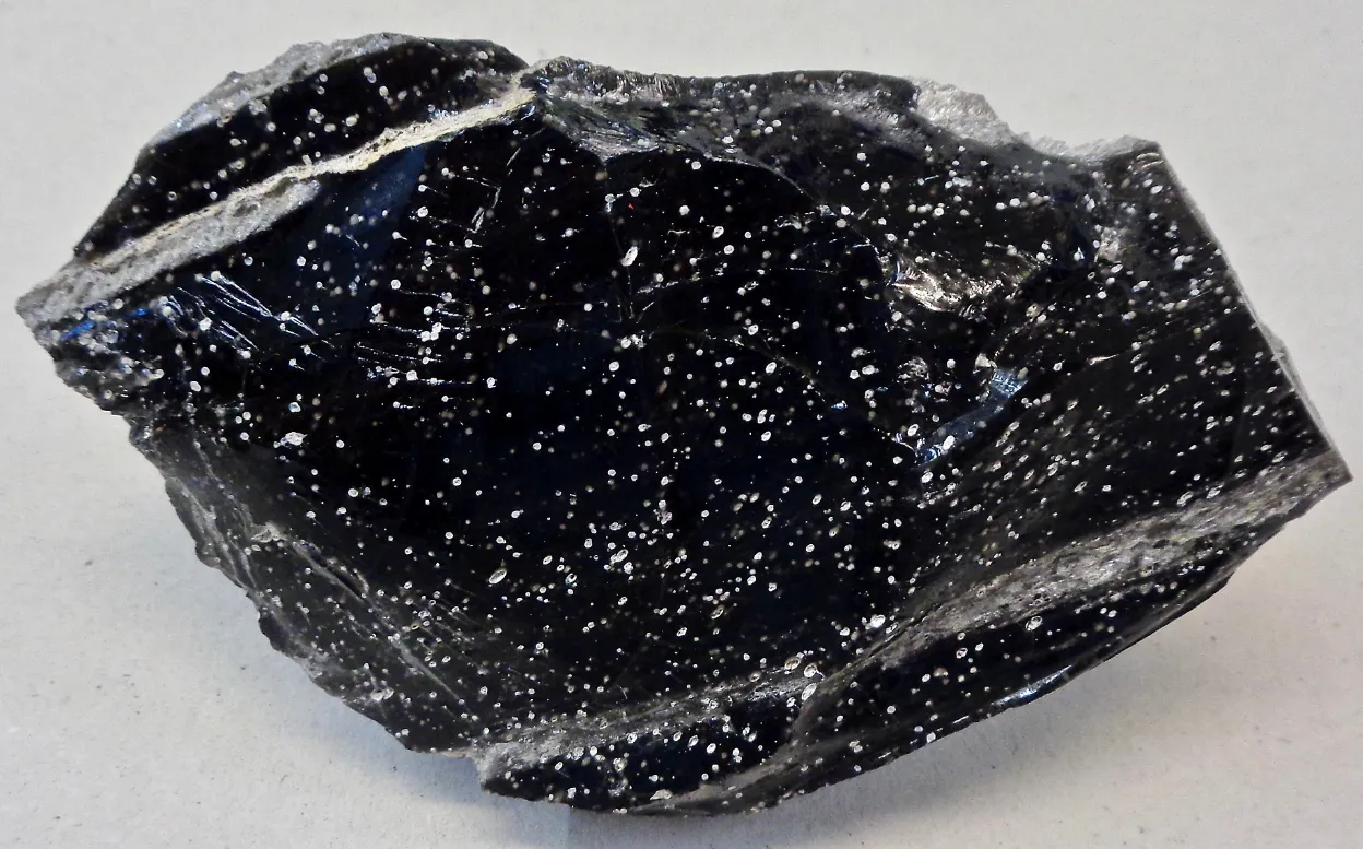 Obsidyen Taşı